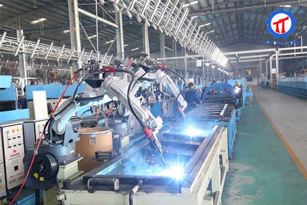 Máy hàn Robot là gì? Các đặc điểm, lợi ích của máy