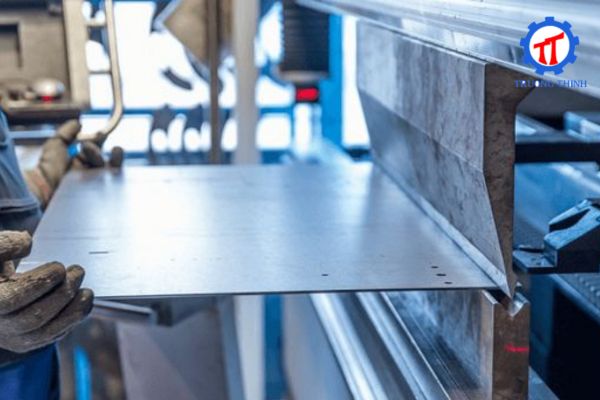 Gia công kim loại tấm là gì? Địa chỉ gia công chất lượng cao