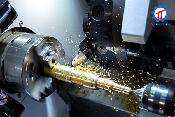 Gia công tiện CNC là gì? Nguyên lí, đặc điểm gia công tiện